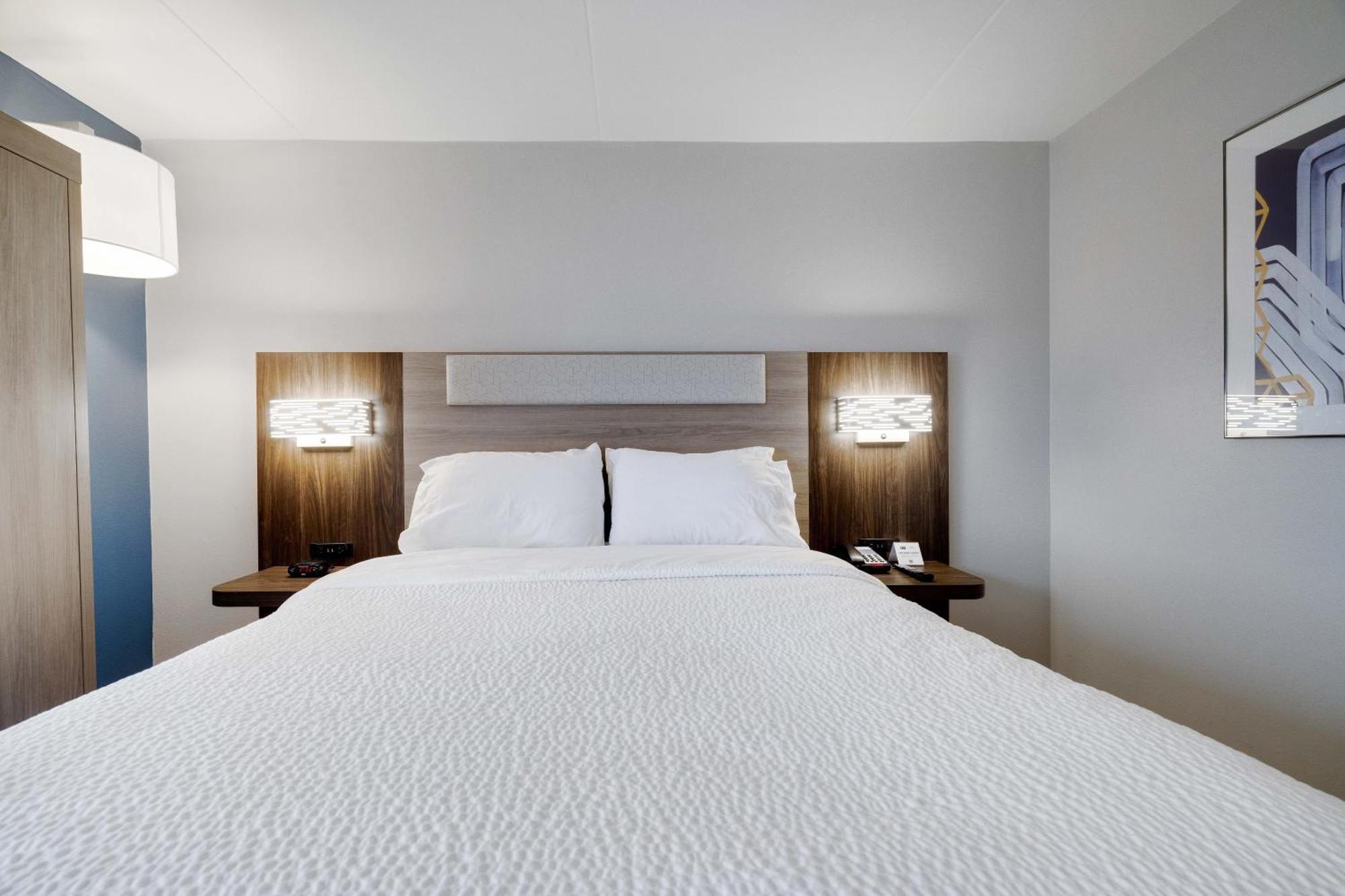 Hotel Express Barre East By Ihg 2*
